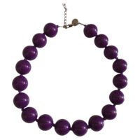 Furla - Collana girocollo con perle di plastica viola e metallo argenteo